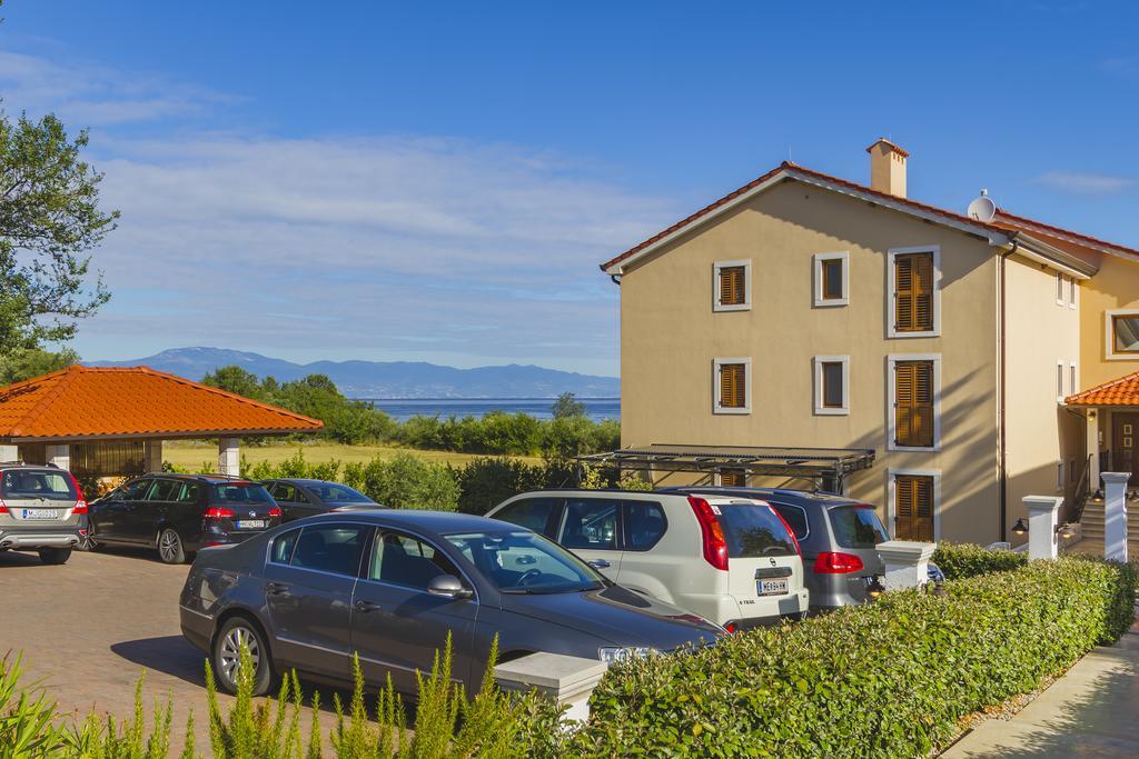 Luxury Apartments Villa Matea Малинська Екстер'єр фото